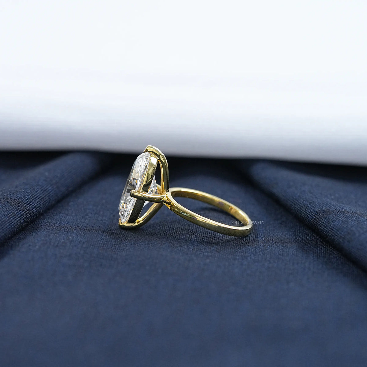 Oval Cut Diamond Solitaire Ring - Hailey Bieber Edition