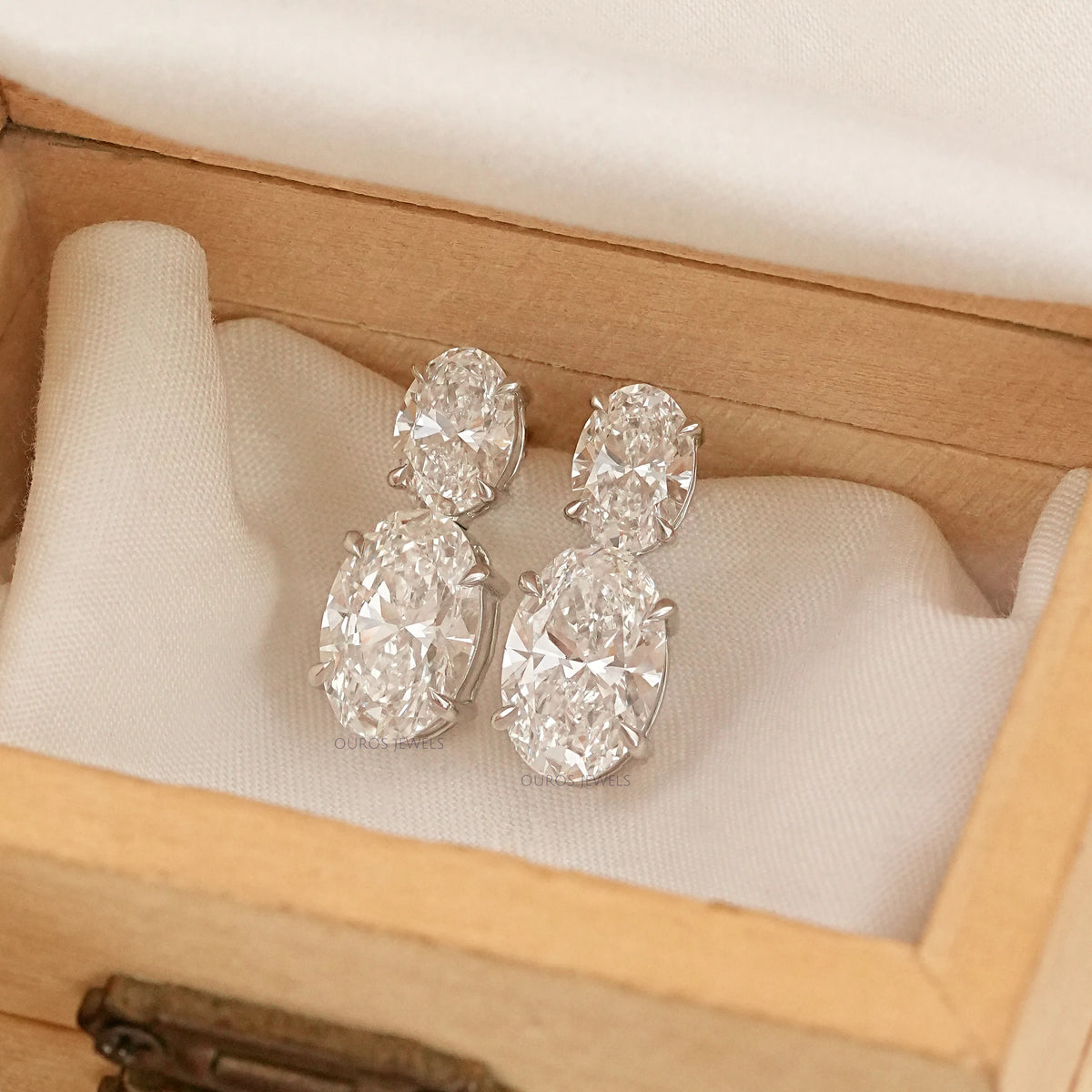 Margot Robbie Annual Oval Lab Diamond Earrings Earrings