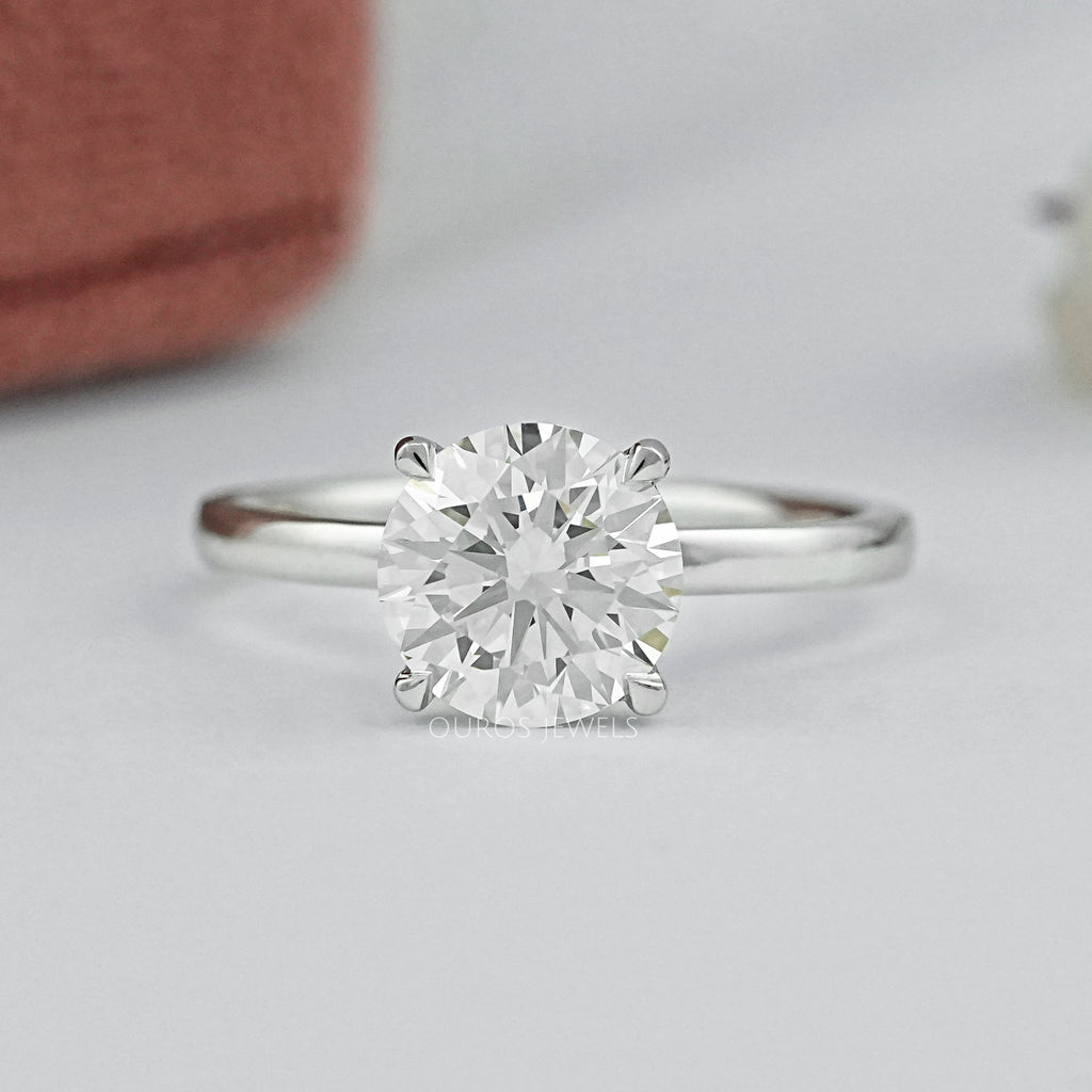 Round Soltaire Diamond Engagment Ring