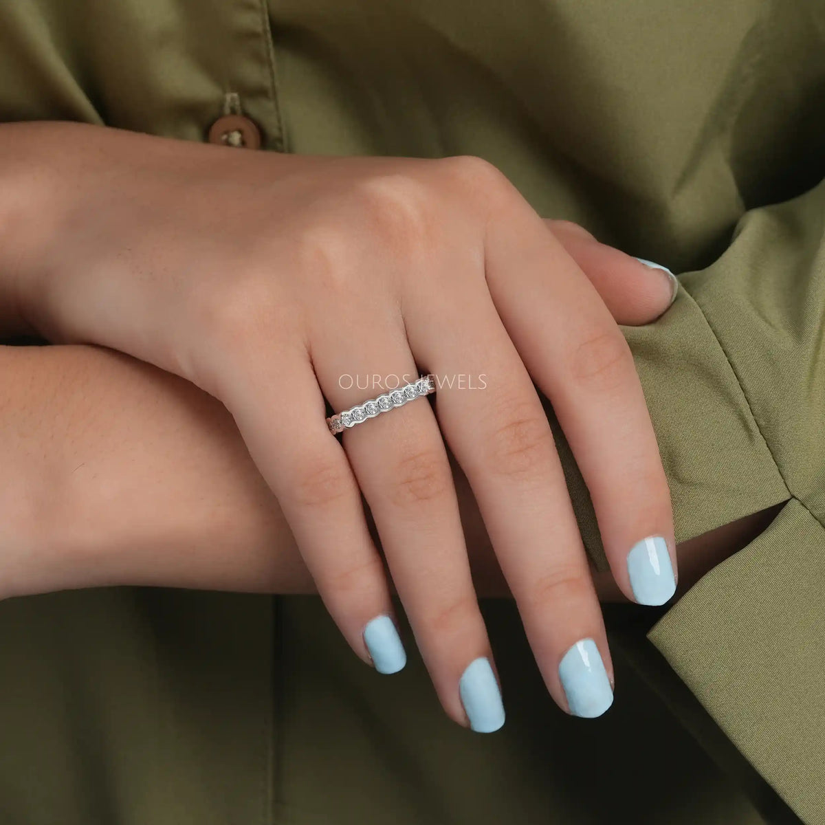 Round Shape Lab Diamond Half Bezel Set Band
