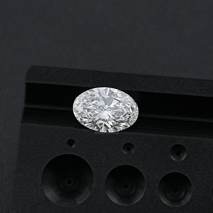 Oval Cut Lab Grown Diamond In 8x Cut 