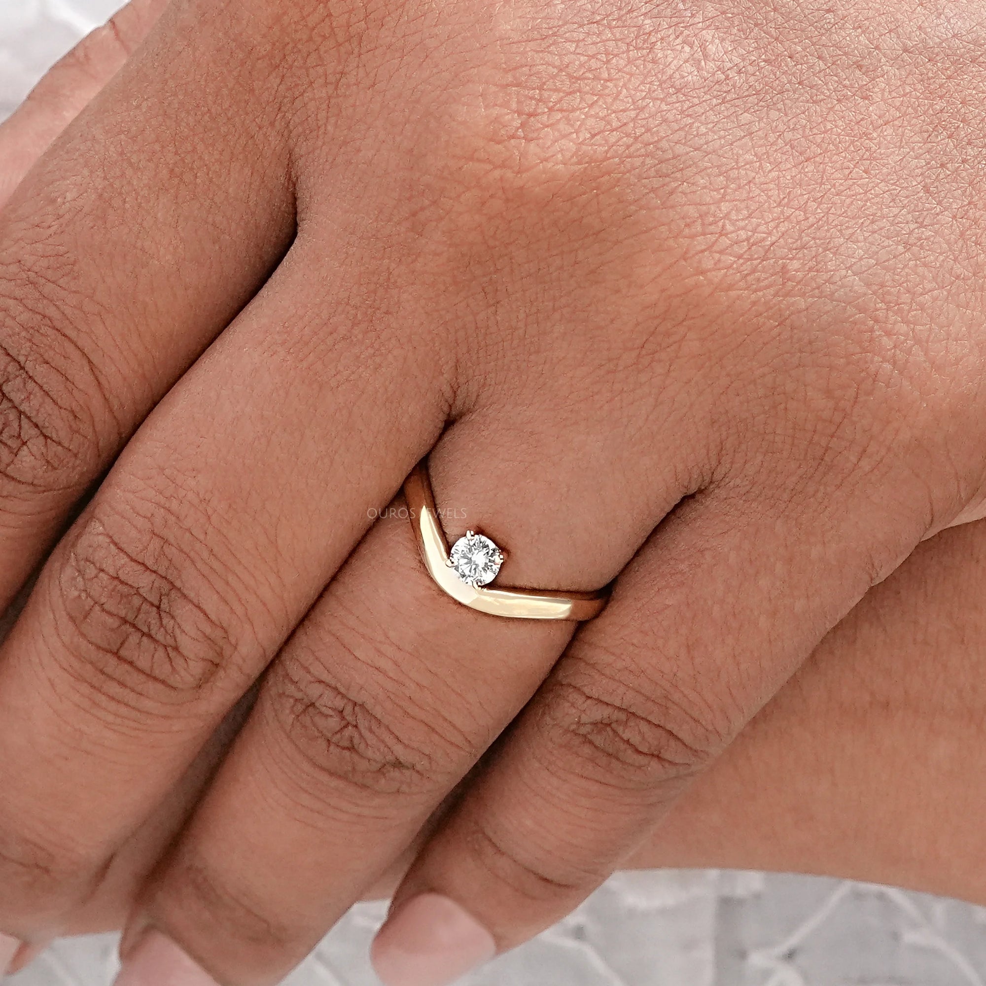 Round Cut Lab Grown Diamond Curved Solitaire Ring Rings