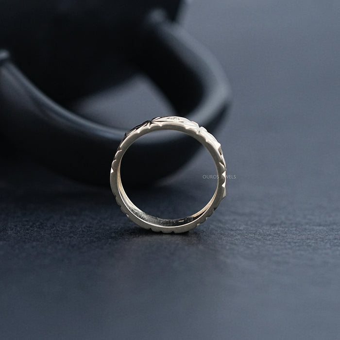 Engraving Men's Wedding Band With Diamond