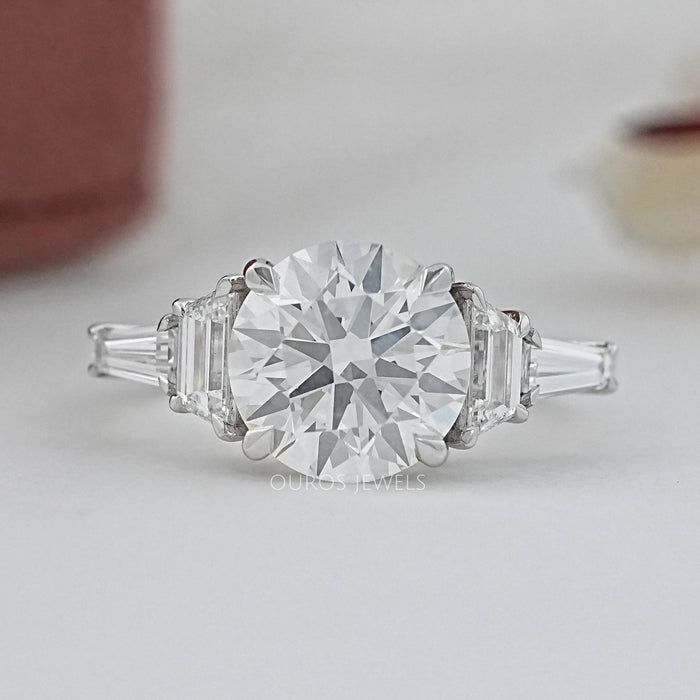 front view of trapezoid and round lab diamond five stone engagement ring