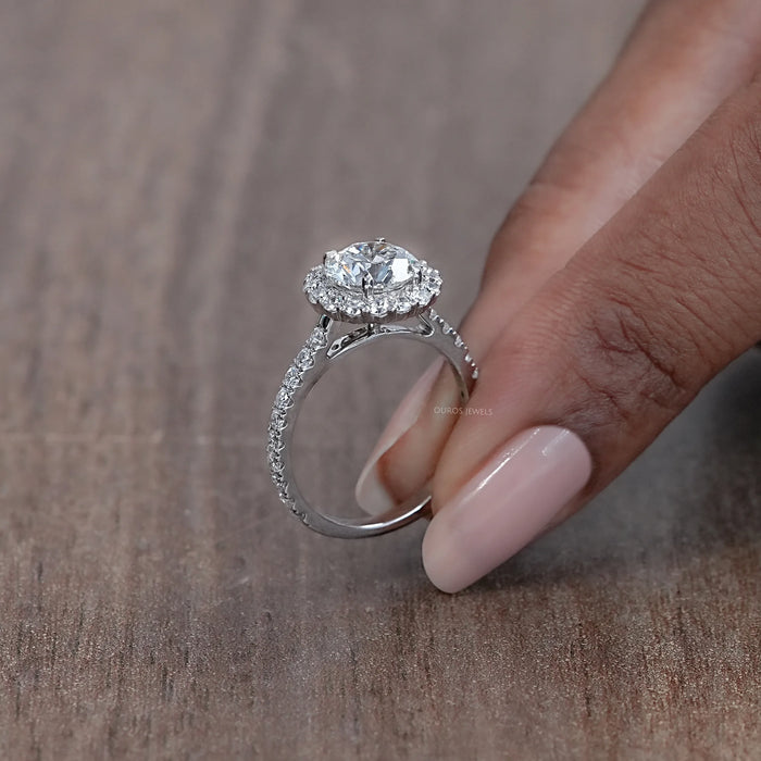 Round Cut Halo Solitaire Engagement Ring 