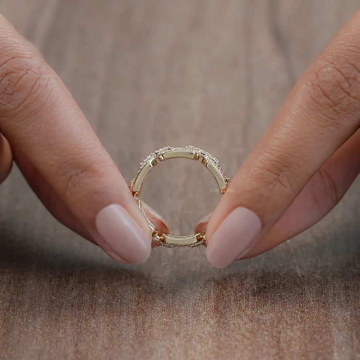 Round Diamond Chain Link Eternity Ring