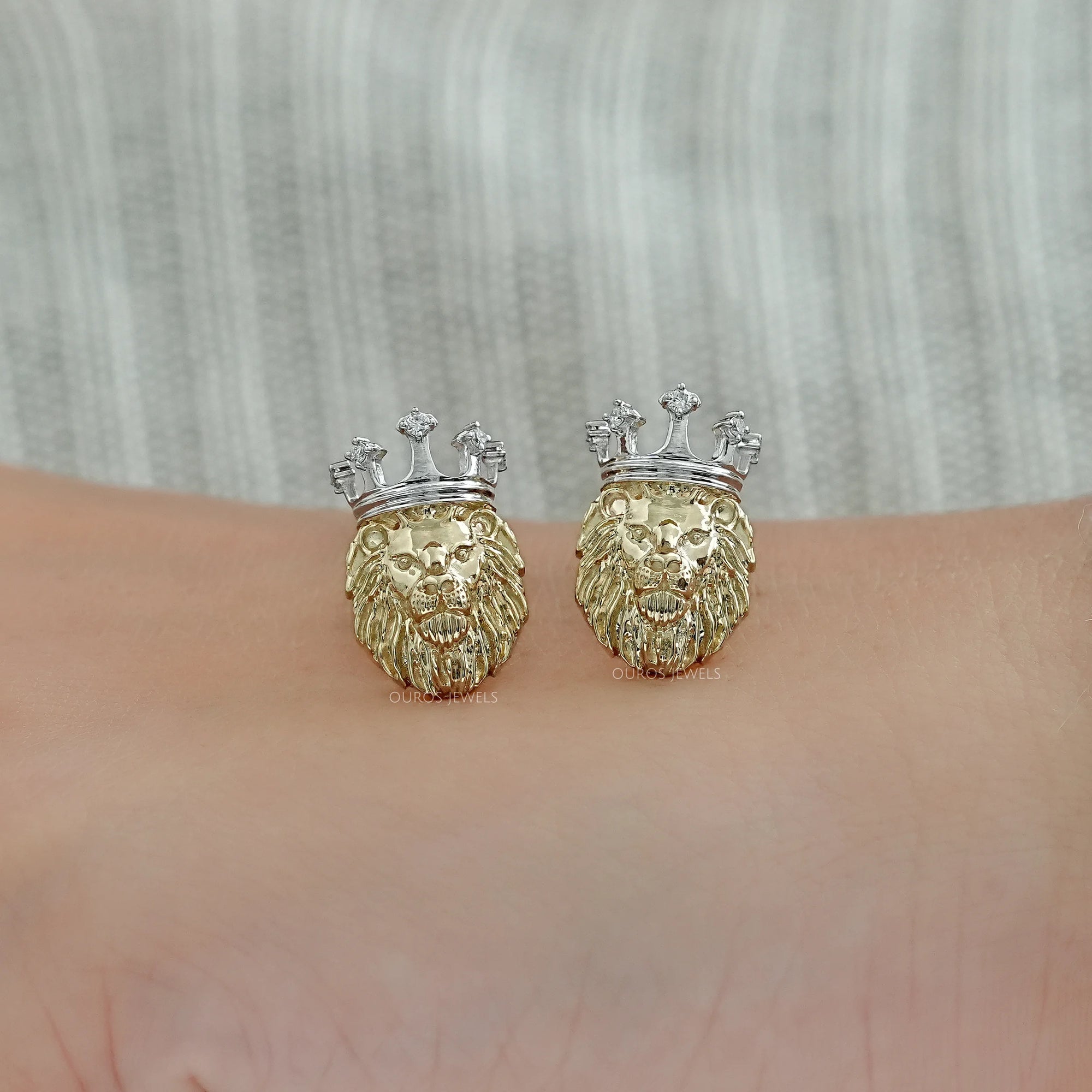 Lion King Shape Round Diamond Stud Earrings Earring