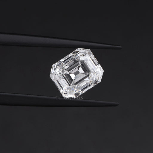 igi certified of old mine emerald cut lab-grown diamond held by tweezer