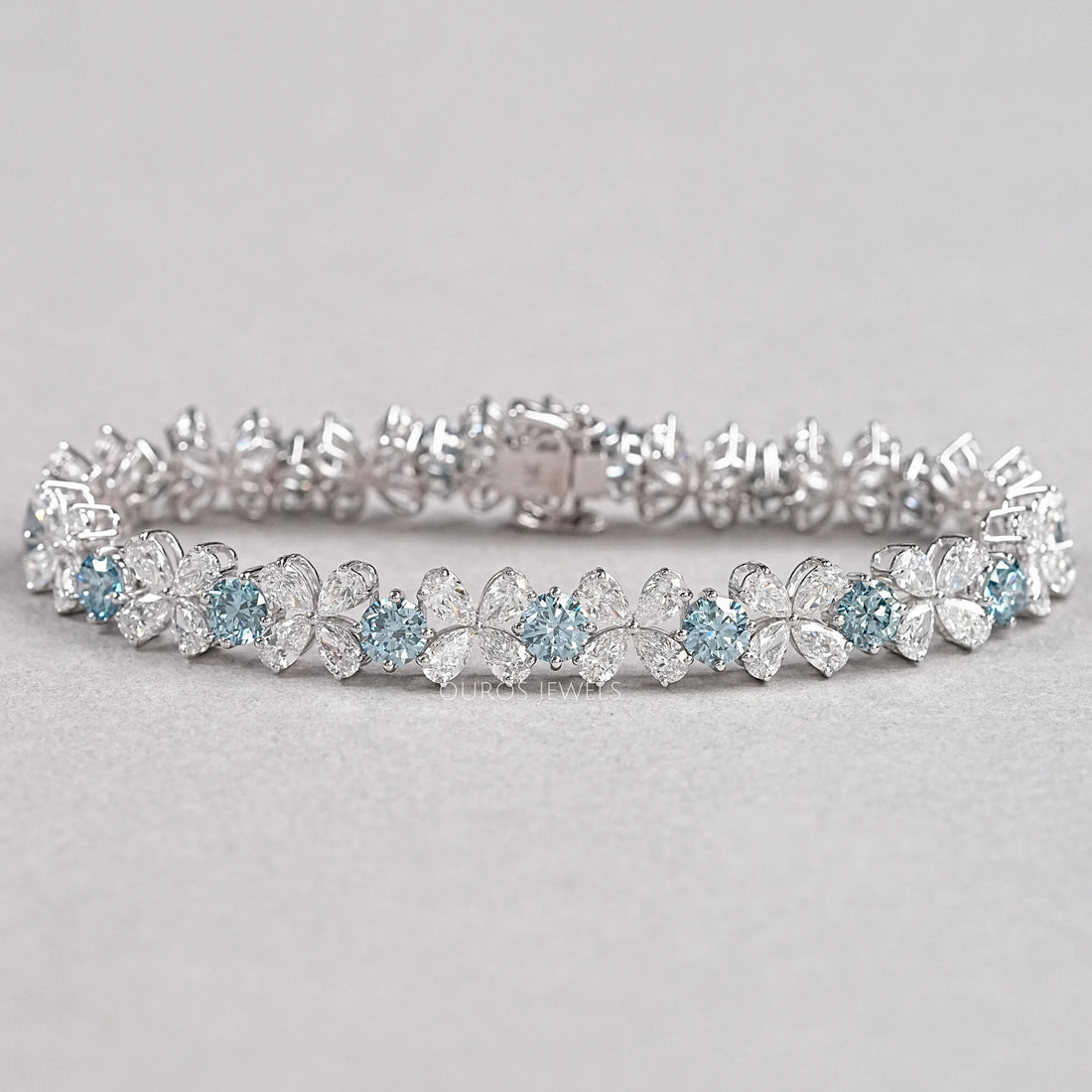 Pear-Shaped Flower Diamond Bracelet Bracelet