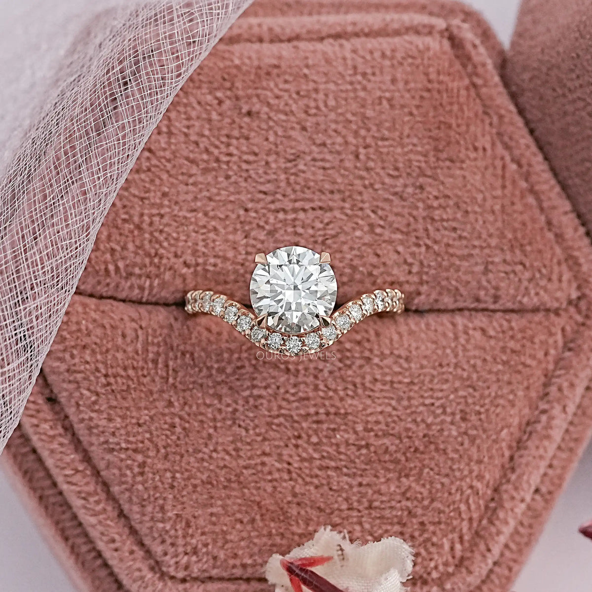 Round Diamond Accent Curved Set Ring Ring
