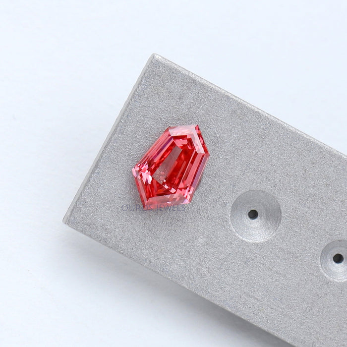 [Eye Catching Pink Lights Of Shield Diamond]-[Ouros Jewels]